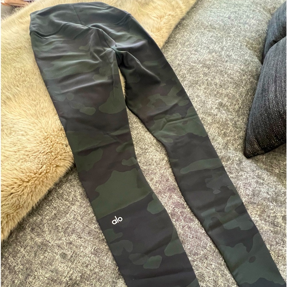 High-Waist Camo Vapor Legging in like new condition
